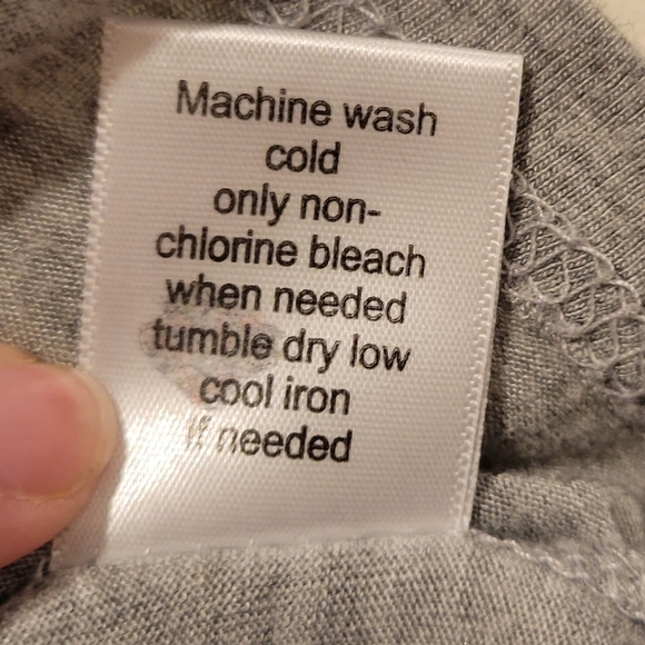 2/$18 Kendall and Kylie Gray Silver Crop Short Sleeve Top Loose Boxy Medium Tee - Picture 9 of 9